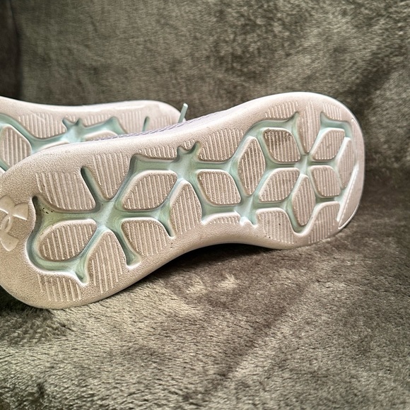 *SOLD* Under Armour Shoes - Women’s - Picture 4 of 5